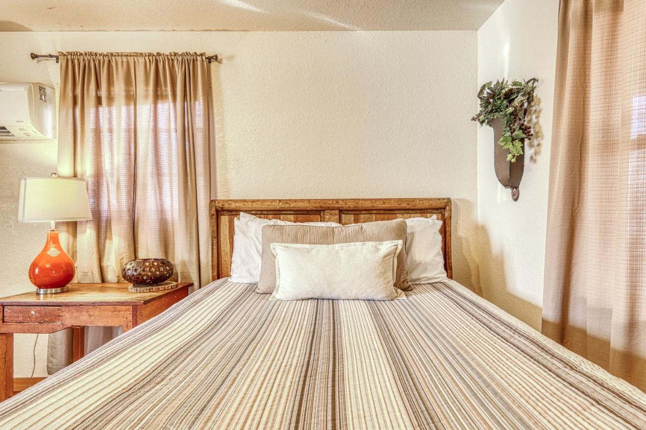 ホテルThe Olive @ Mendelbaum Winery Guest Cabins フレデリックスバーグ エクステリア 写真