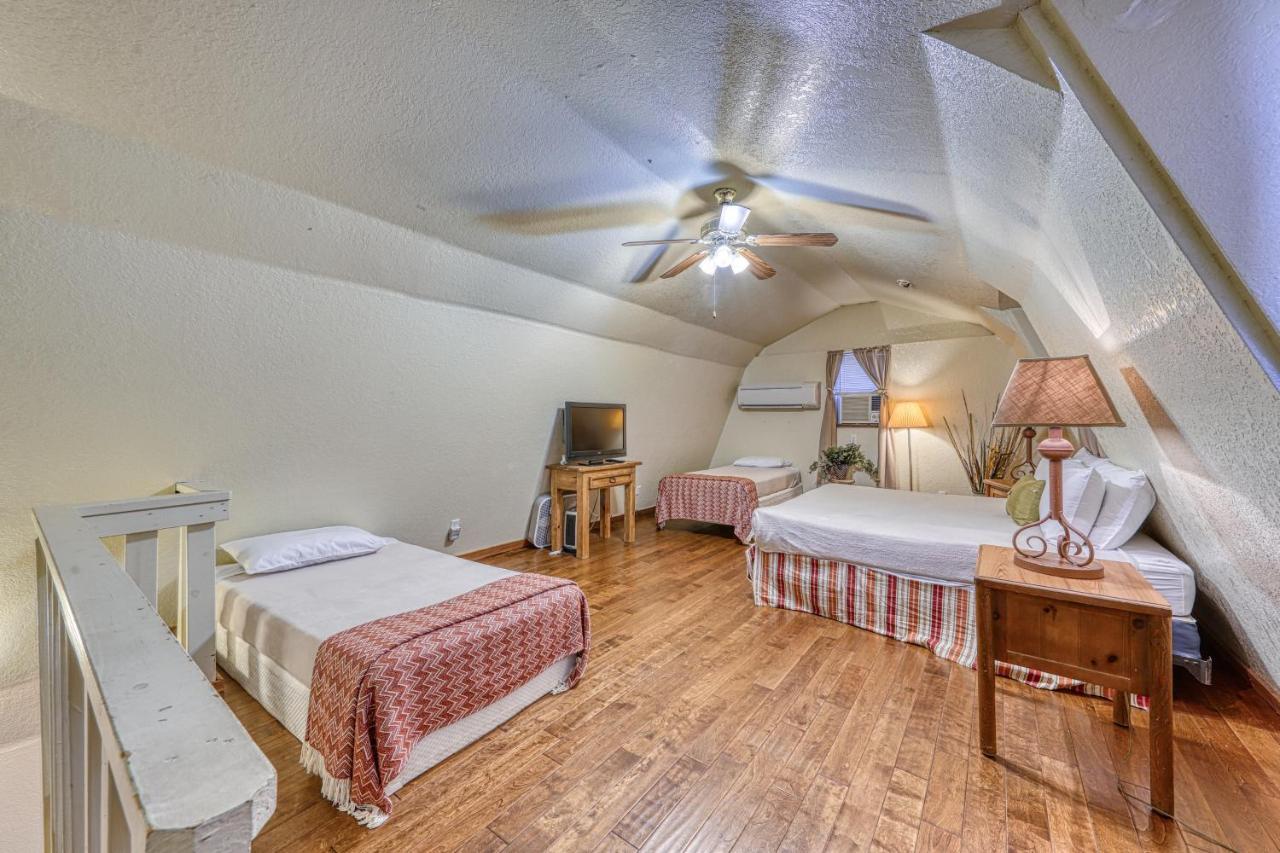 ホテルThe Olive @ Mendelbaum Winery Guest Cabins フレデリックスバーグ エクステリア 写真