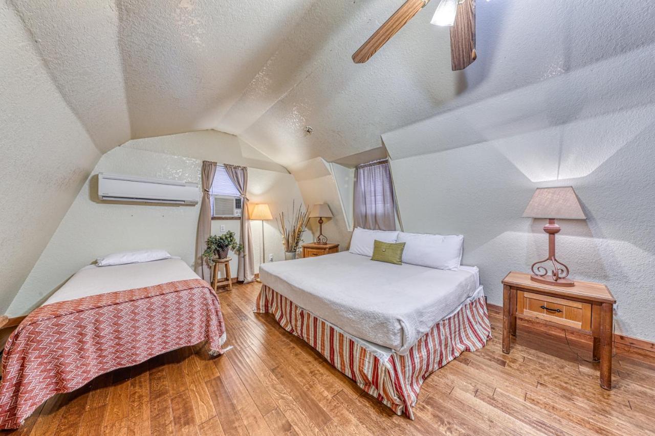 ホテルThe Olive @ Mendelbaum Winery Guest Cabins フレデリックスバーグ エクステリア 写真
